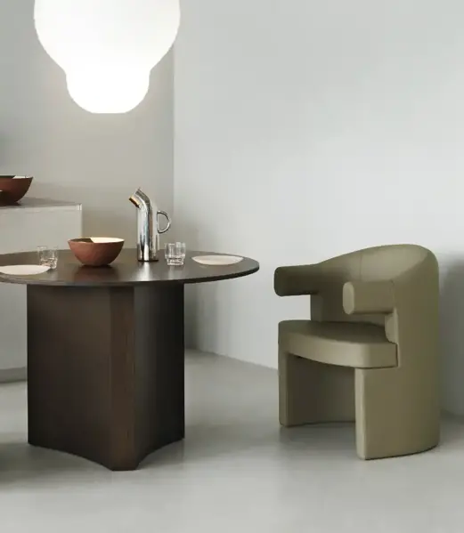 Olivová kožená stolička v jedálni