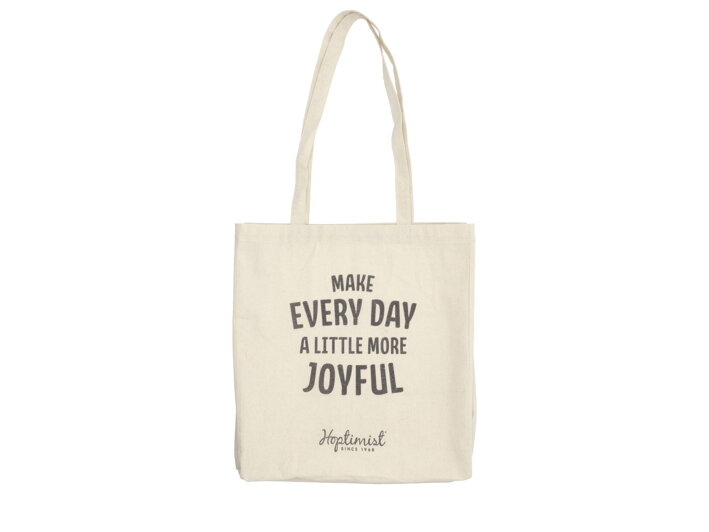 Originálny nápis "Make every day a little more joyfull" v preklade "Urobte si každý deň o niečo radostnejší", na jednej strane bavlnenej nákupnej tašky